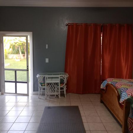 Surfers Manor Motel Gregory Town Bagian luar foto