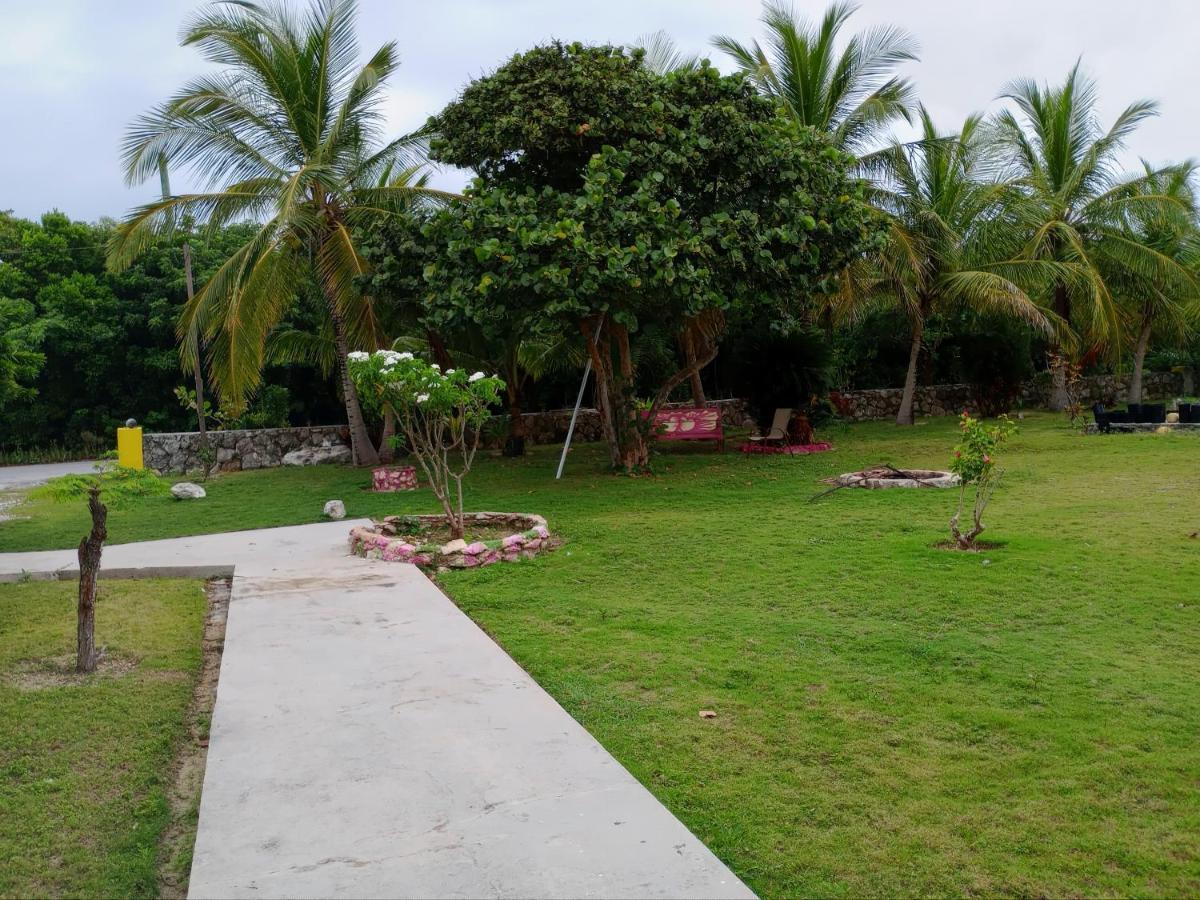 Surfers Manor Motel Gregory Town Bagian luar foto