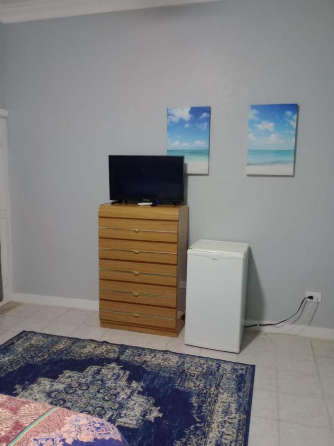 Surfers Manor Motel Gregory Town Bagian luar foto