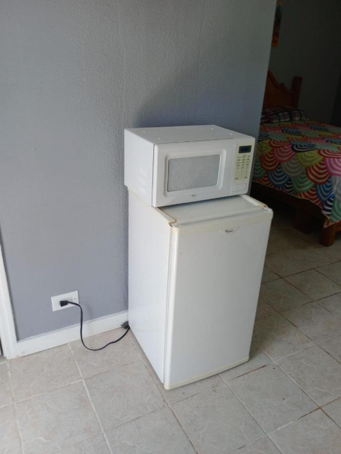 Surfers Manor Motel Gregory Town Bagian luar foto