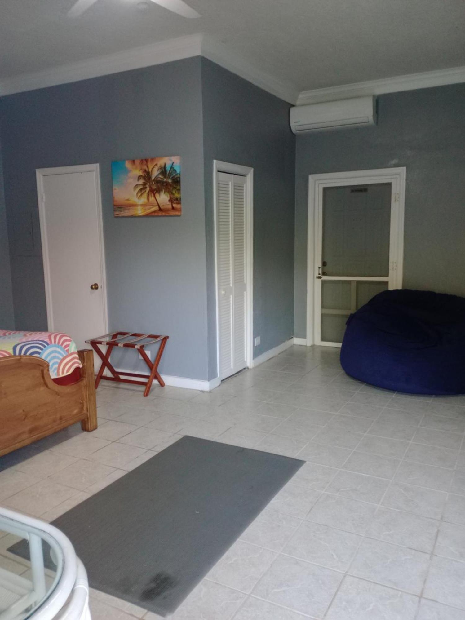 Surfers Manor Motel Gregory Town Bagian luar foto