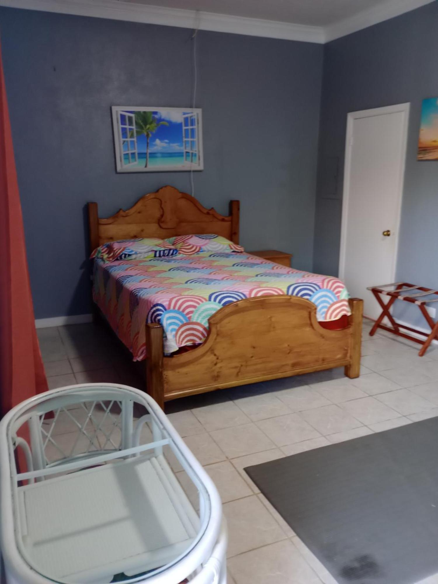 Surfers Manor Motel Gregory Town Bagian luar foto
