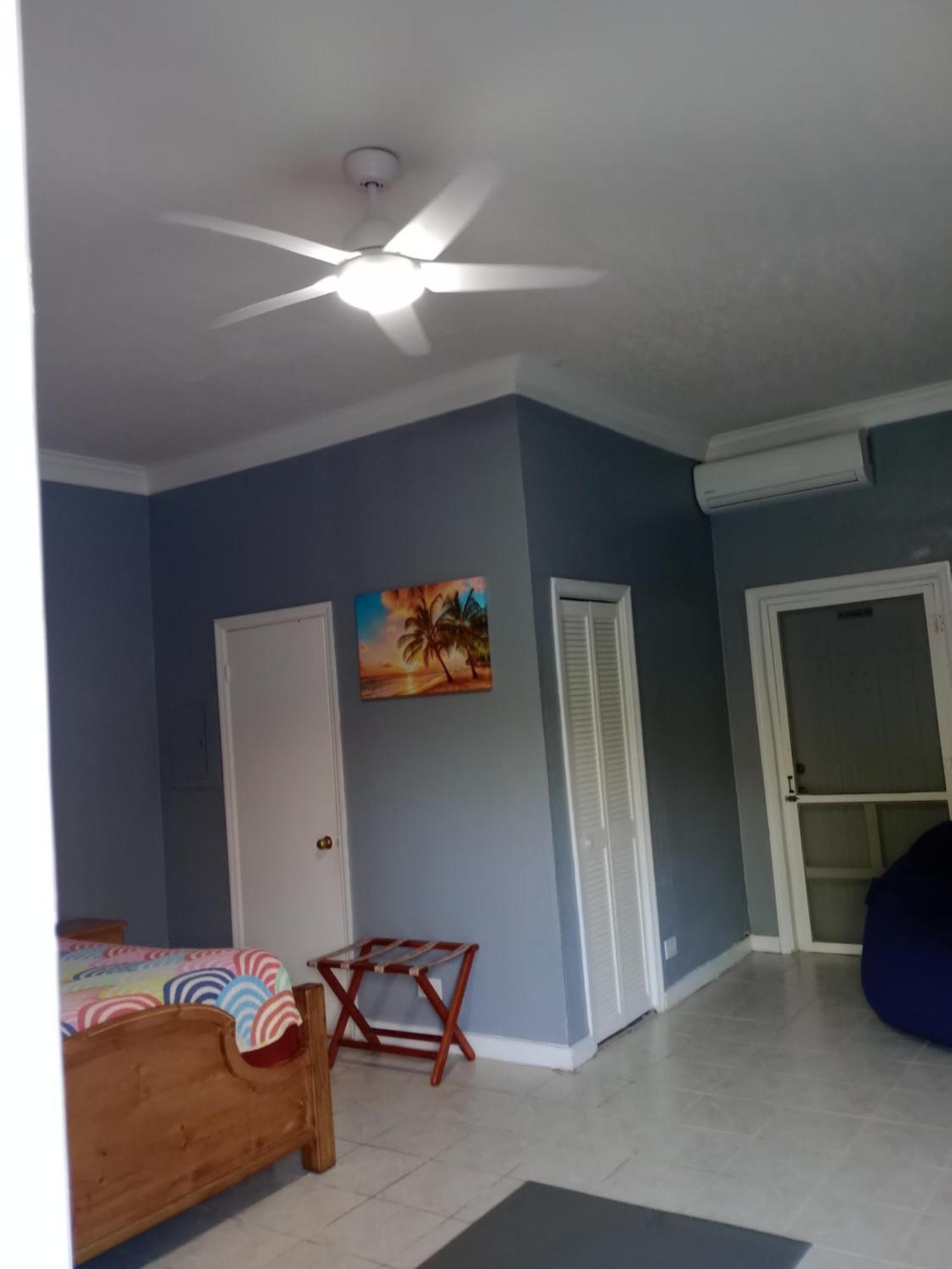 Surfers Manor Motel Gregory Town Bagian luar foto
