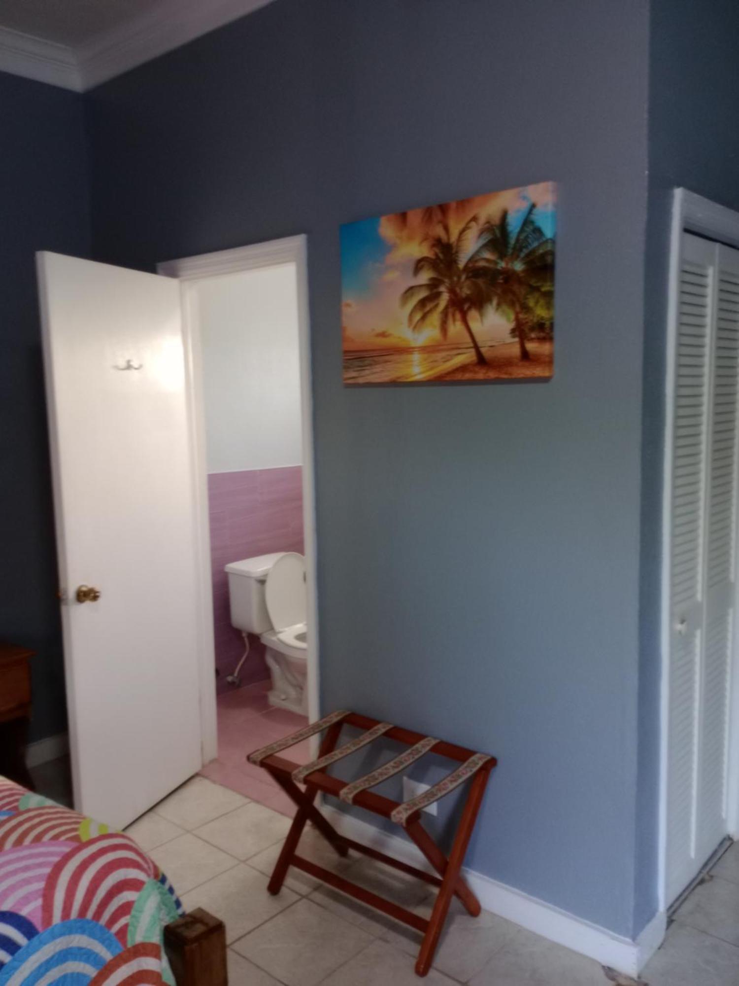 Surfers Manor Motel Gregory Town Bagian luar foto