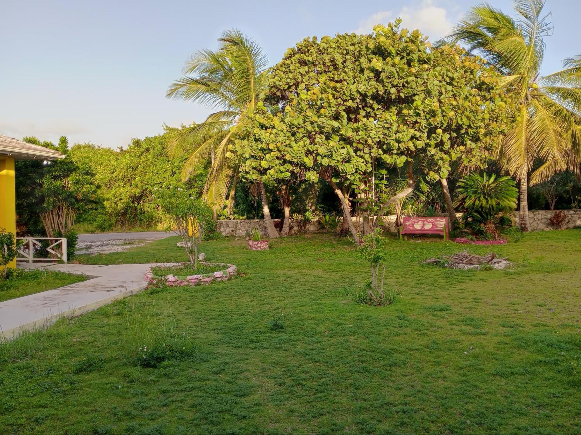 Surfers Manor Motel Gregory Town Bagian luar foto