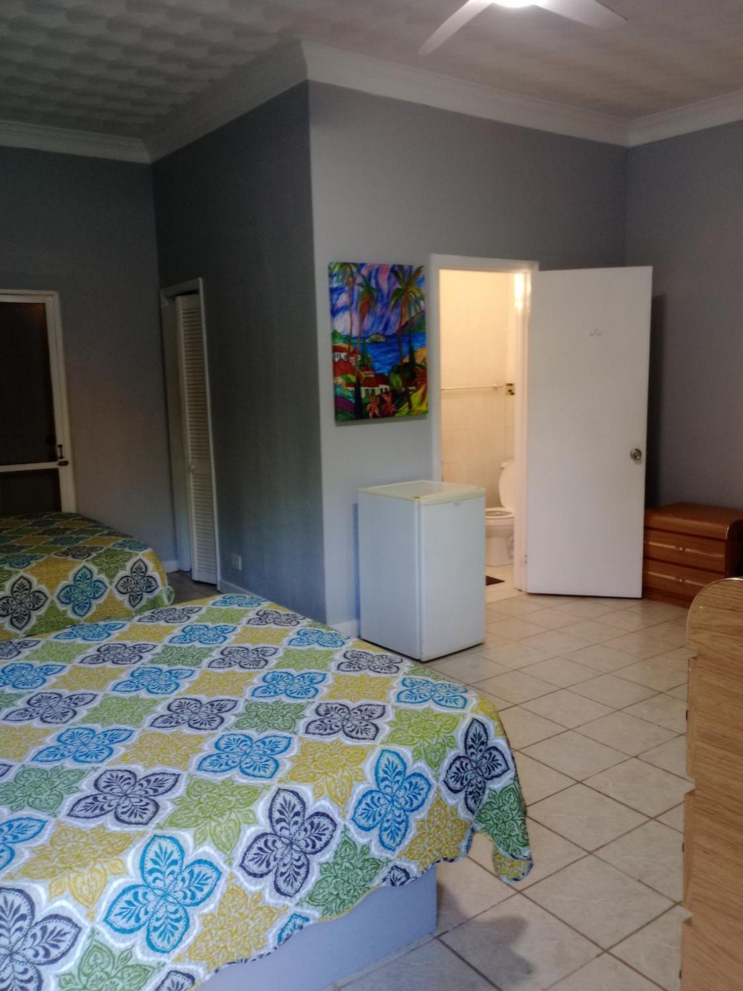 Surfers Manor Motel Gregory Town Bagian luar foto