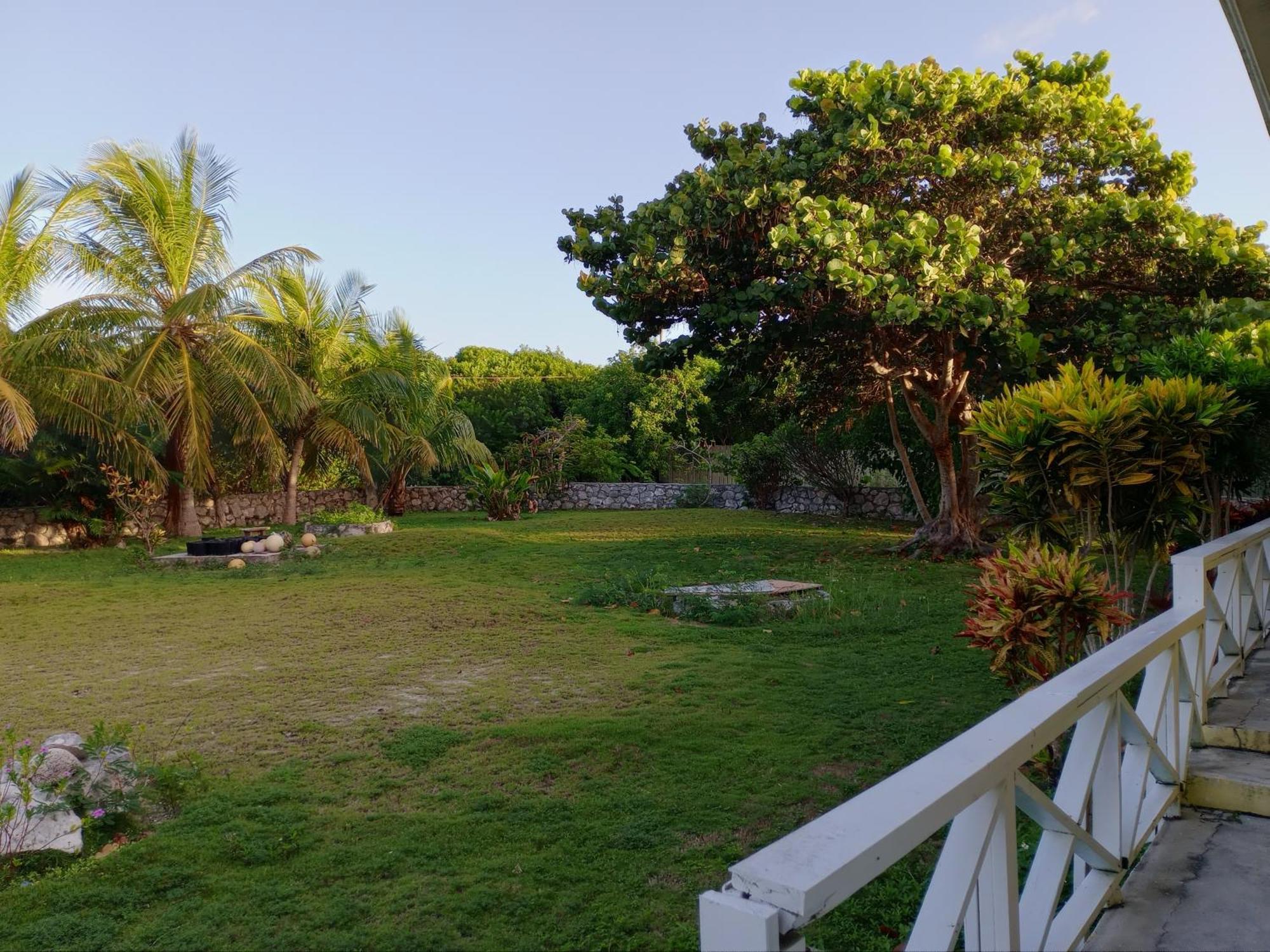 Surfers Manor Motel Gregory Town Bagian luar foto