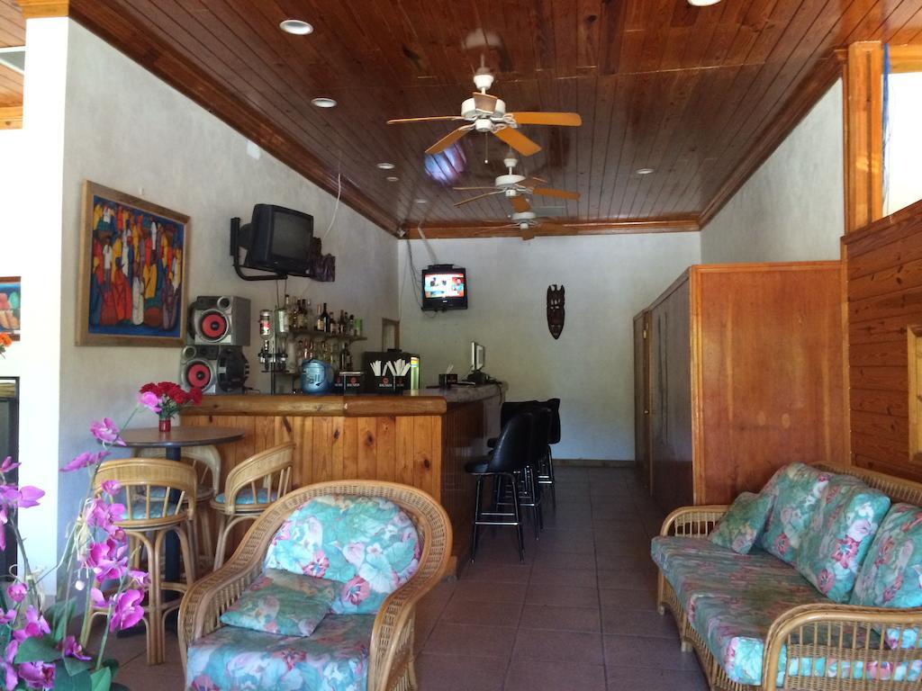 Surfers Manor Motel Gregory Town Bagian luar foto