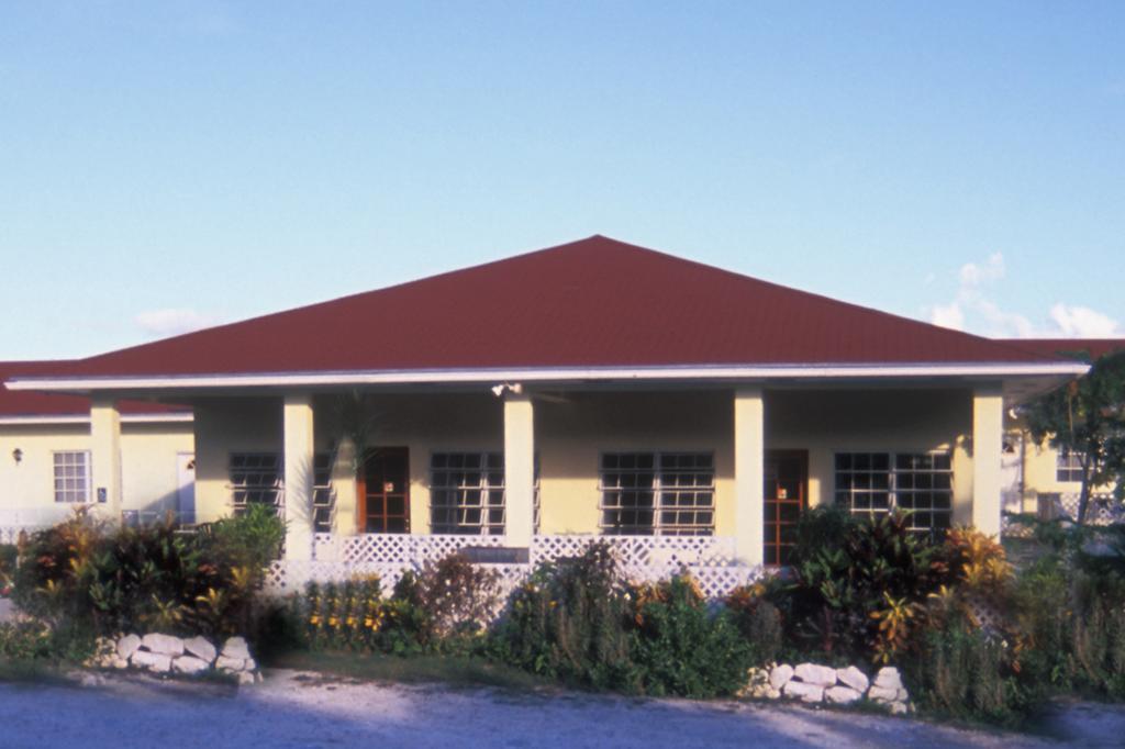 Surfers Manor Motel Gregory Town Bagian luar foto