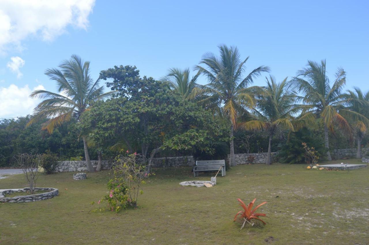 Surfers Manor Motel Gregory Town Bagian luar foto