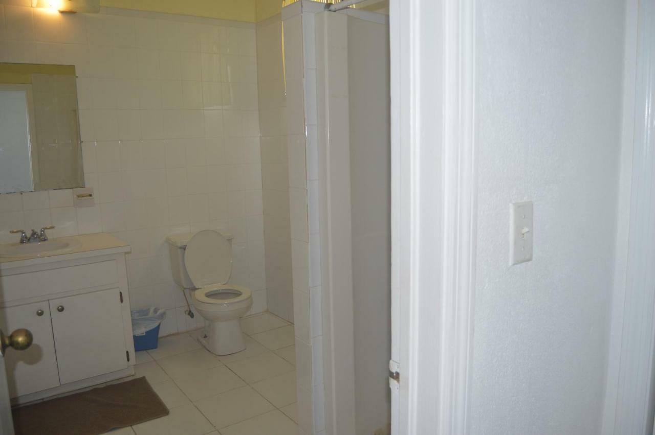 Surfers Manor Motel Gregory Town Bagian luar foto