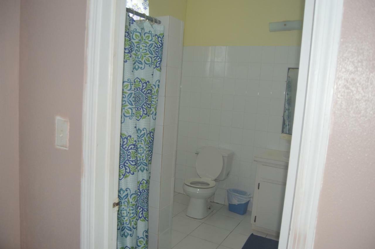 Surfers Manor Motel Gregory Town Bagian luar foto